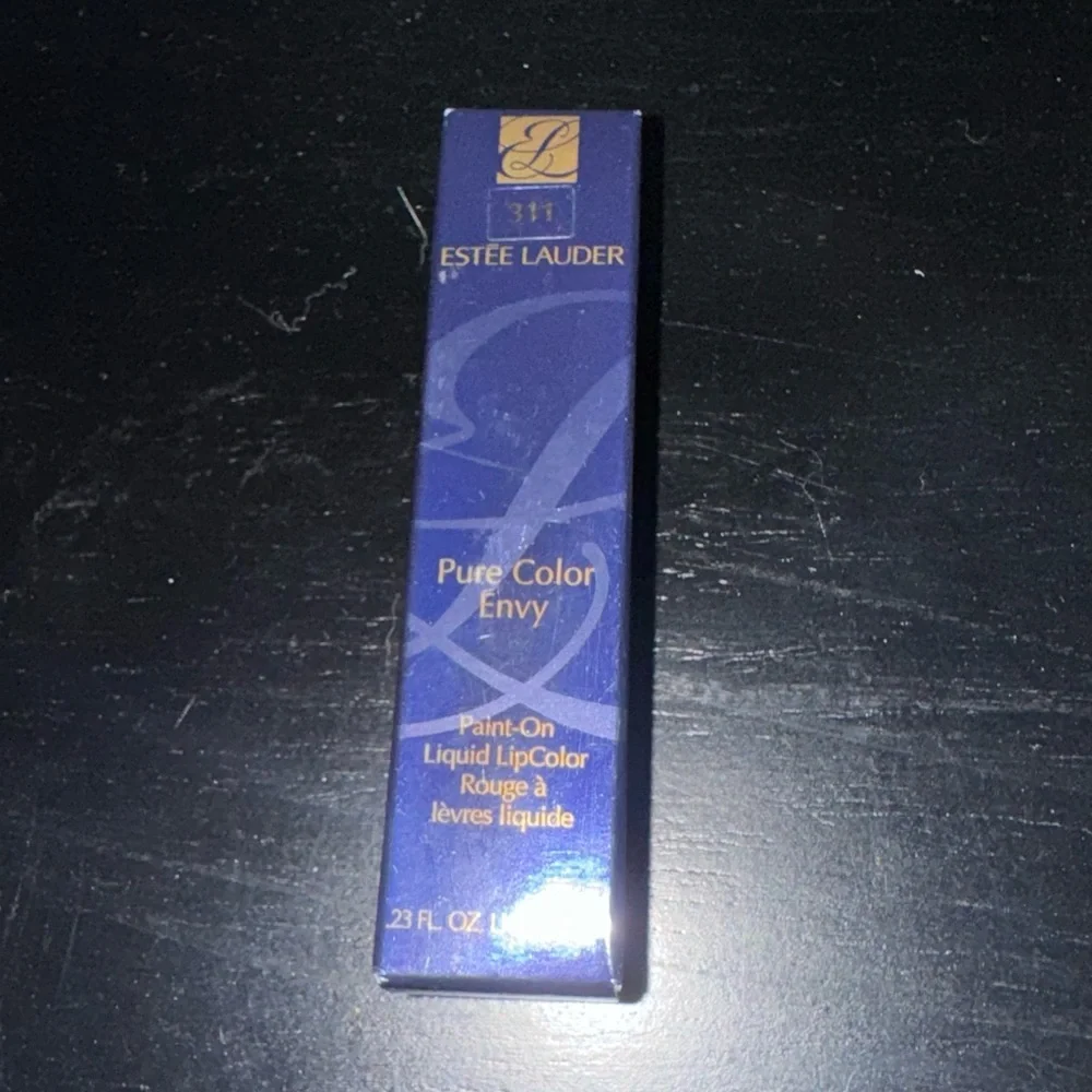 NIB Estée Lauder Pure Color Envy Paint on Liquid Lip Color in Scream Sexy Red💋